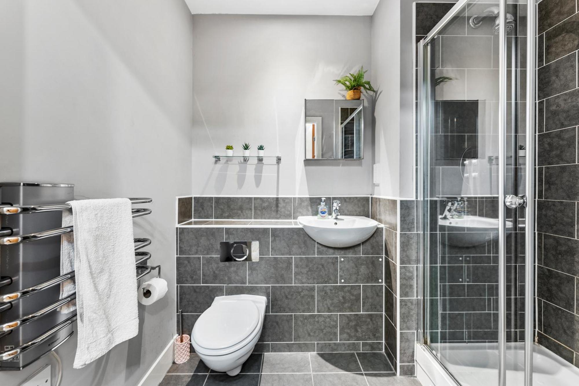 30 Percent Off! Lovely Yorkshire Duplex - Sleeps 6 - Netflix Dewsbury Exterior photo
